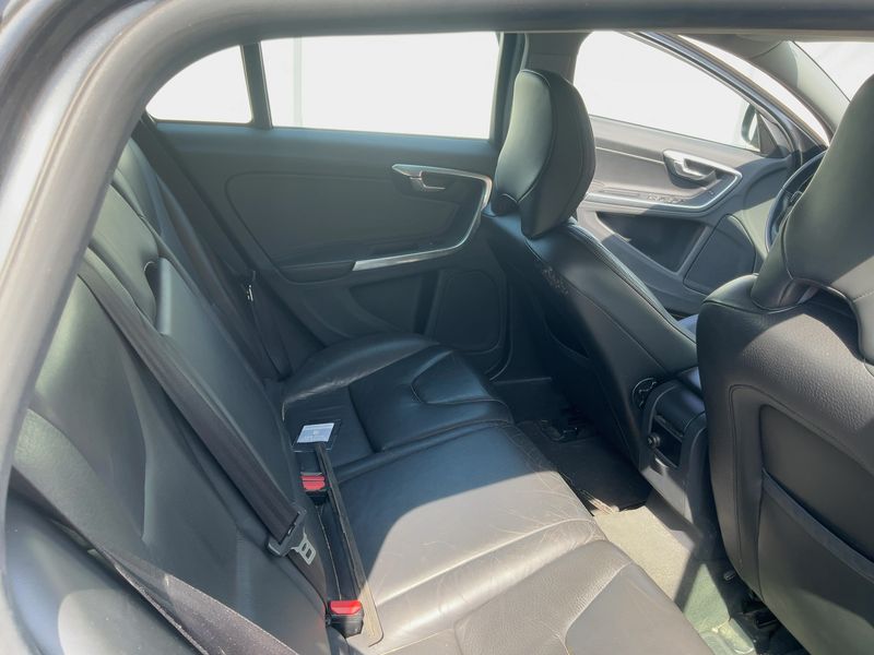 Volvo V60 2.4 D5 Summum — zdjęcie 14