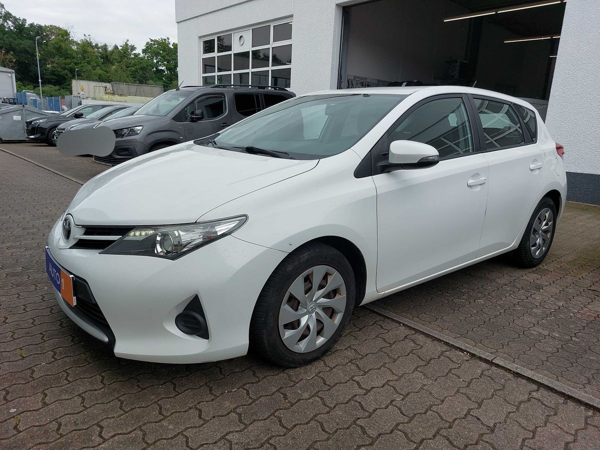 Toyota Auris 2015