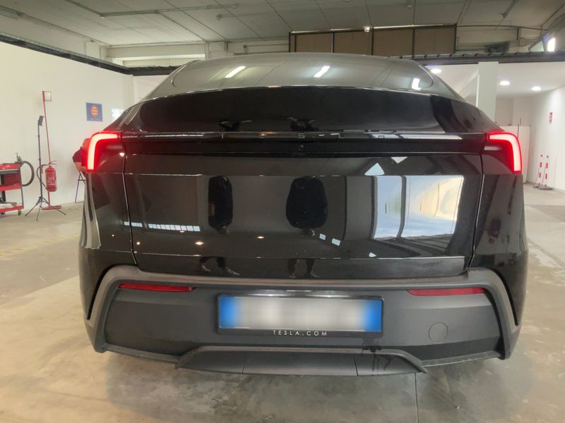 Tesla Model Y Standard Range — zdjęcie 5