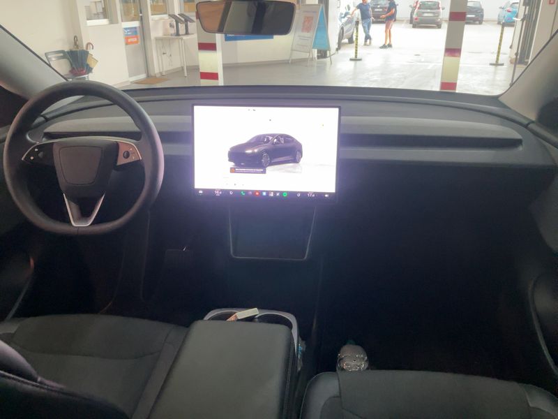 Tesla Model Y Standard Range — zdjęcie 12