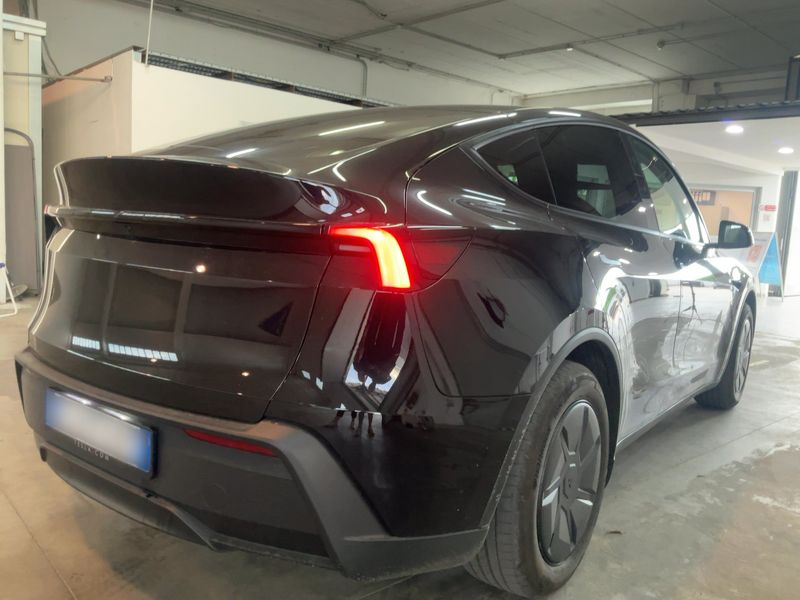 Tesla Model Y Standard Range — zdjęcie 6