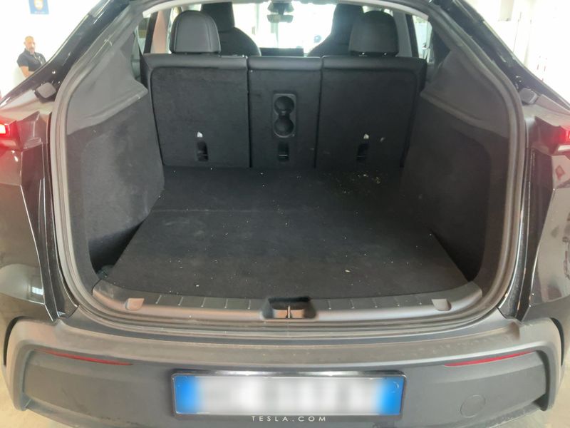 Tesla Model Y Standard Range — zdjęcie 10