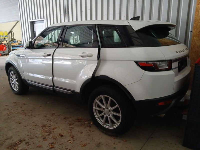 Land Rover Evoque 2.0 Td4 Pure — zdjęcie 3