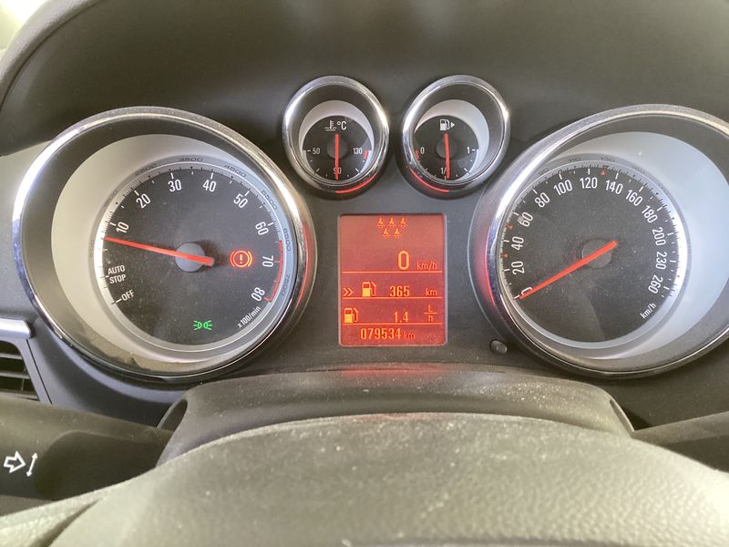 Opel Zafira Tourer 1.4 Turbo Selective — zdjęcie 13