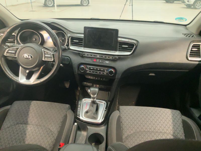 Kia cee'd 1.4 TGDI Vision — zdjęcie 12