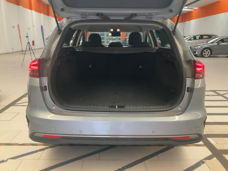 Kia cee'd 1.4 TGDI Vision — zdjęcie 10