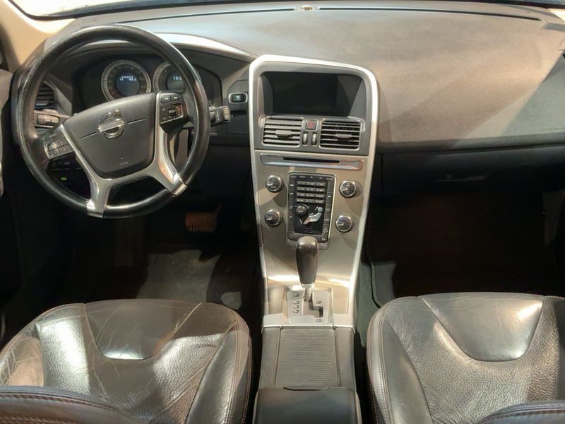 Volvo XC60 2.4 D4 Summum AWD — zdjęcie 12