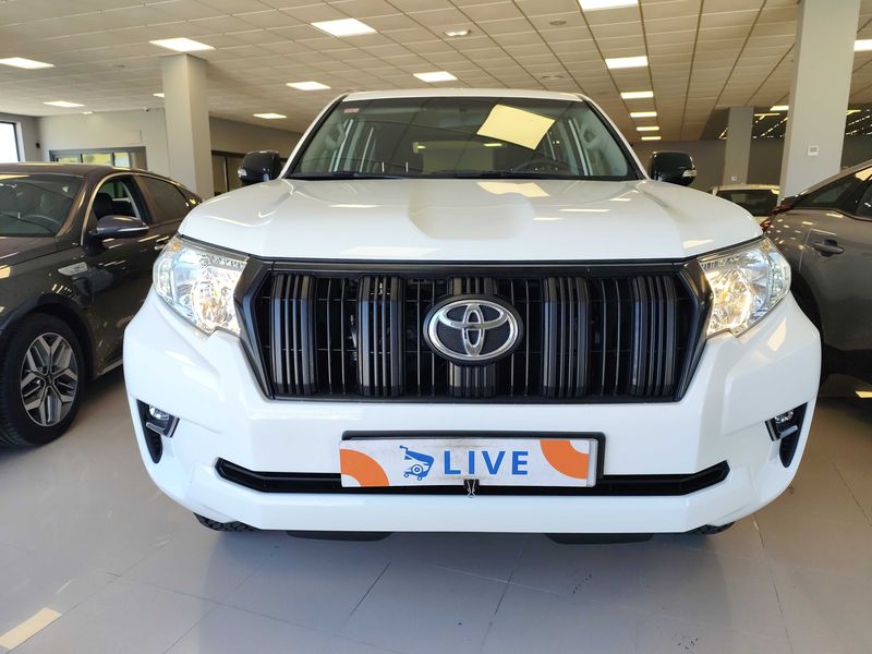 Toyota Land Cruiser 2.8 D-4D GX — zdjęcie 7