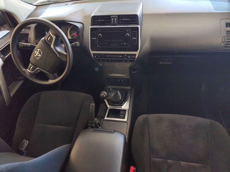 Toyota Land Cruiser 2.8 D-4D GX — zdjęcie 11