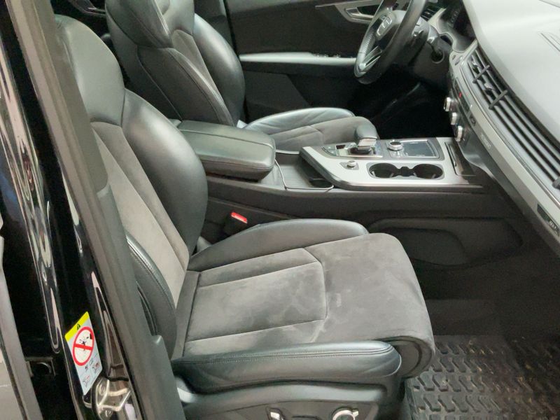 Audi Q7 45 TDI quattro — zdjęcie 11