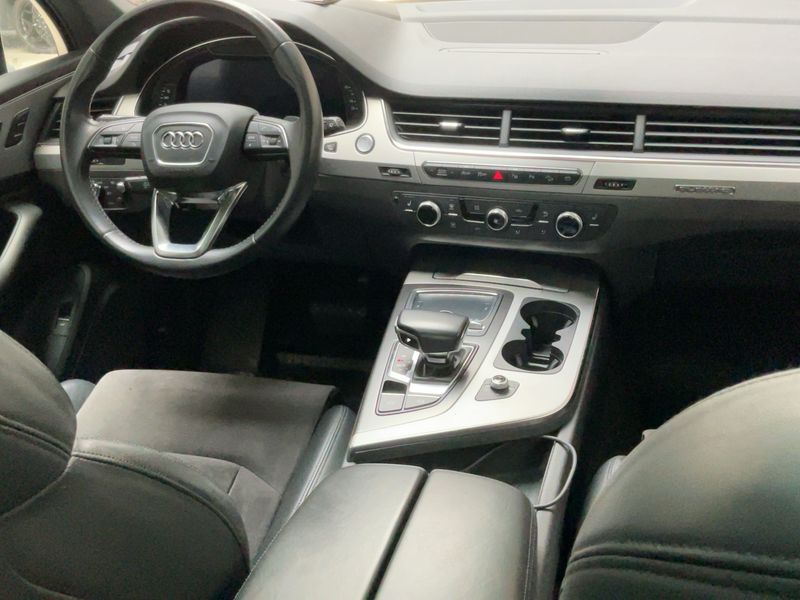 Audi Q7 45 TDI quattro — zdjęcie 12