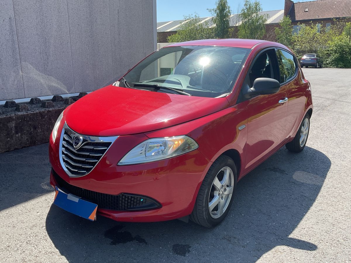 Lancia Ypsilon 2012 — photo 1