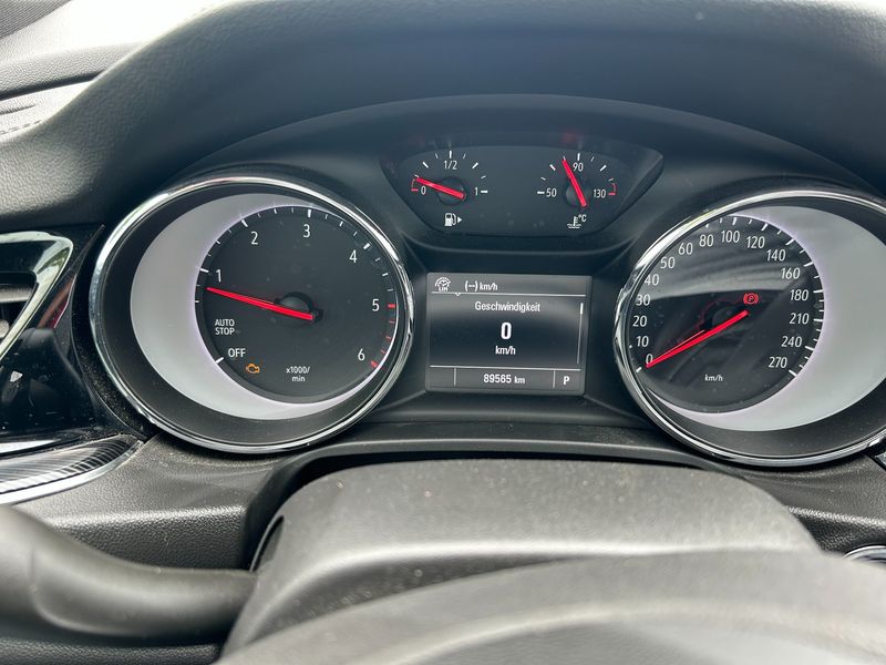 Opel Insignia Sports Tourer 1.6 CDTI DPF Innovation 2019 – снимка 26