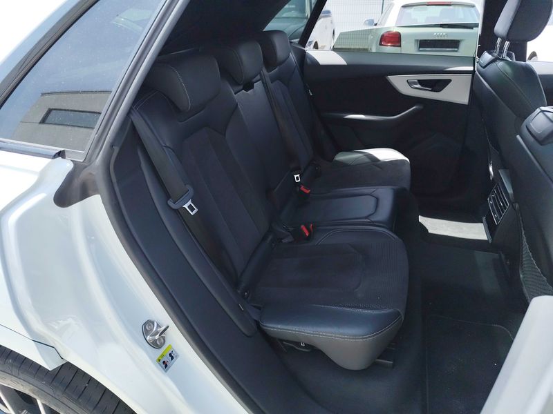 Audi Q8 50 TDI Mild-Hybrid quattro — zdjęcie 14