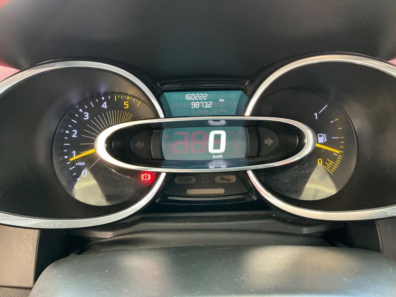 Renault Clio 1.5 dCi Intens — zdjęcie 13
