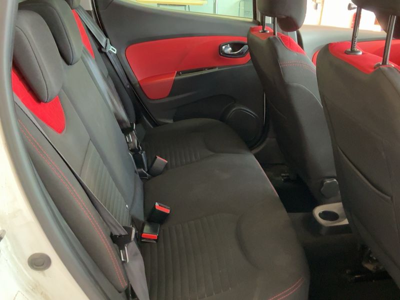 Renault Clio 1.5 dCi Intens — zdjęcie 14