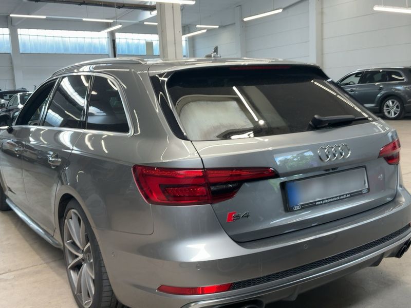 Audi S4 3.0 V6 TFSI quattro — zdjęcie 3