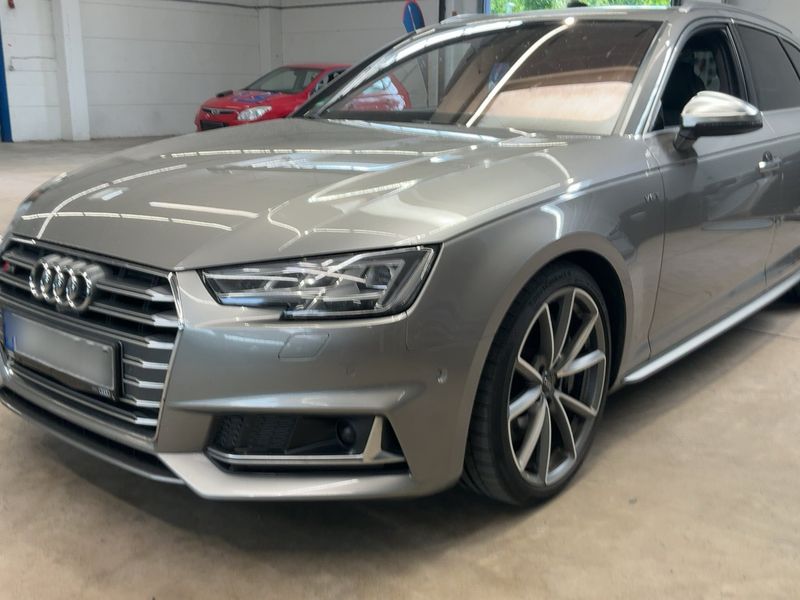 Audi S4 3.0 V6 TFSI quattro — zdjęcie 2