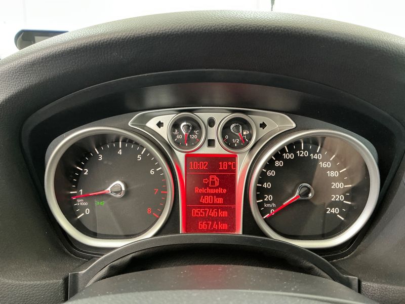 Ford Focus 1.6 Ti-VCT Titanium — zdjęcie 4