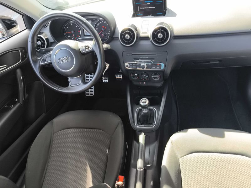 Audi A1 1.4 TDI Adrenalin — zdjęcie 11