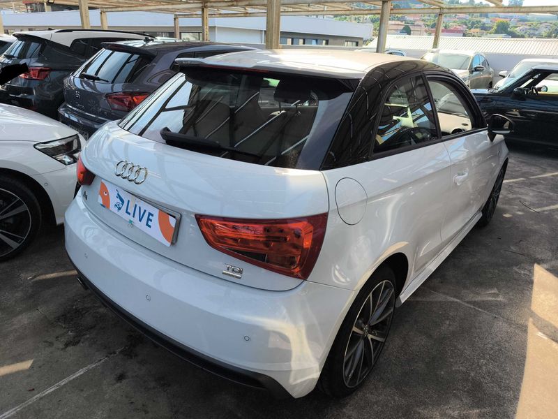 Audi A1 1.4 TDI Adrenalin — zdjęcie 5
