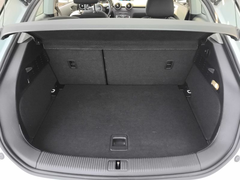 Audi A1 1.4 TDI Adrenalin — zdjęcie 9