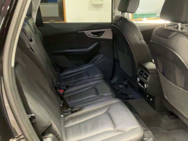Audi Q7 50 TDI quattro — zdjęcie 14