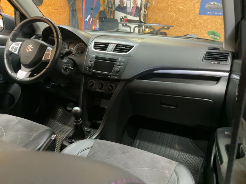 Suzuki Swift 1.2 Comfort — zdjęcie 12