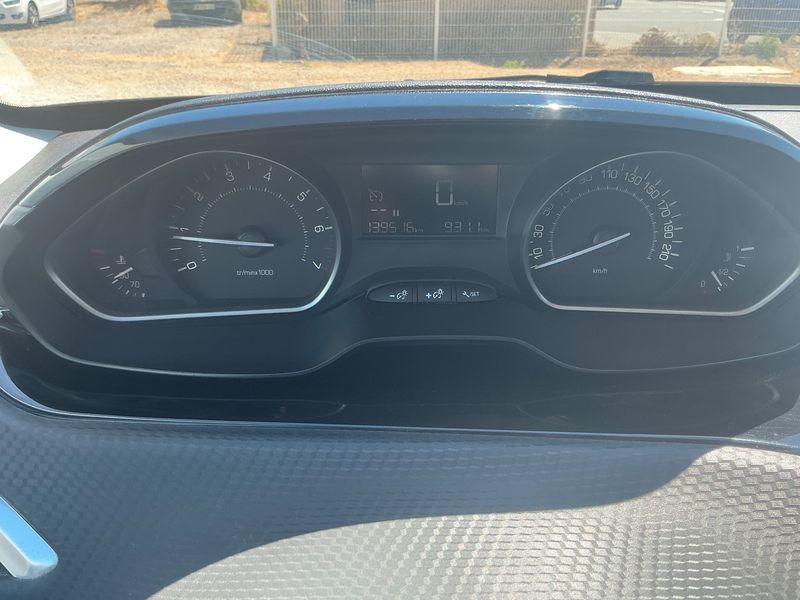 Peugeot 2008 1.2 VTi Style 2017 – снимка 18