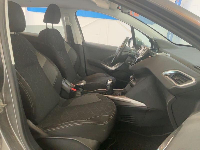 Peugeot 2008 1.2 VTi Style 2017 – снимка 16