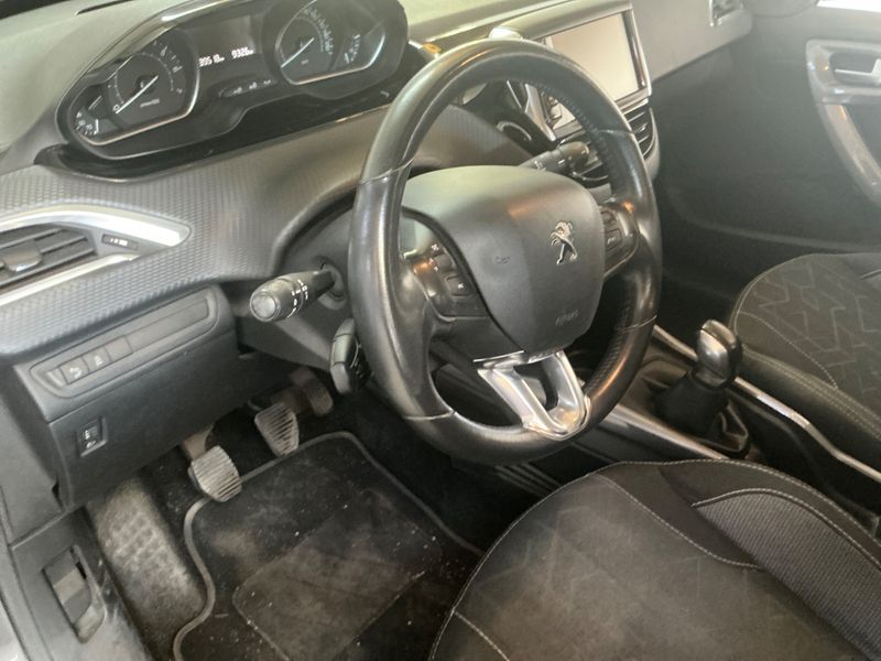 Peugeot 2008 1.2 VTi Style 2017 – снимка 24