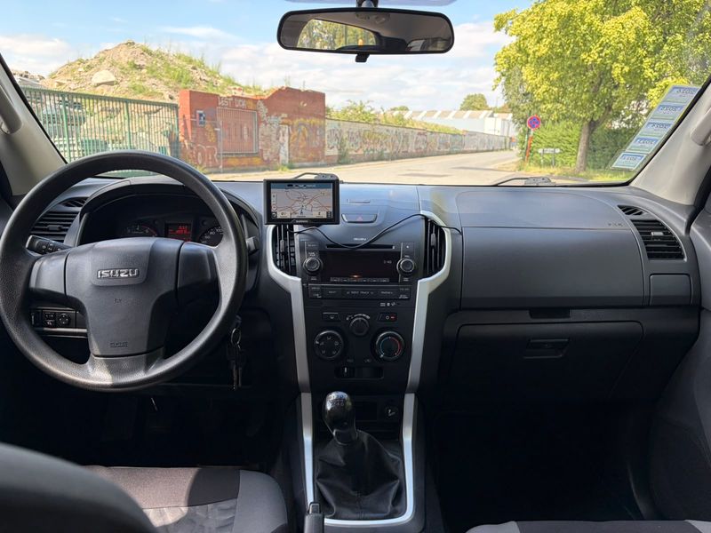 Isuzu D-MAX 2.5 Twin Turbodiesel Double Cab Custom 4WD — zdjęcie 11