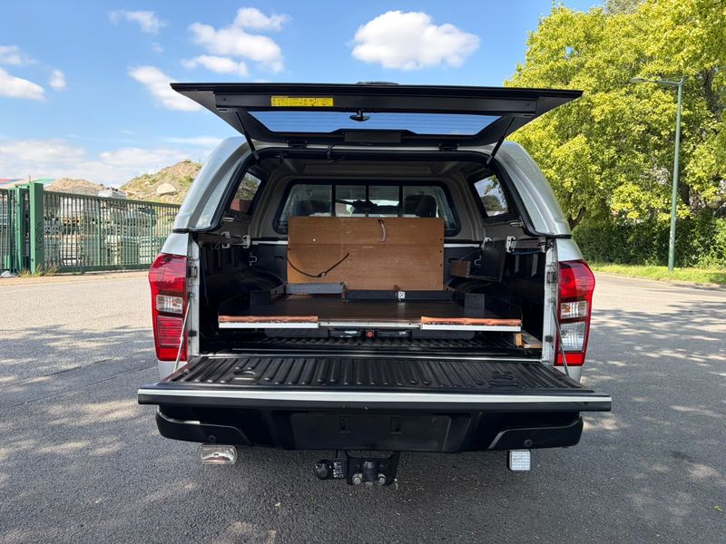 Isuzu D-MAX 2.5 Twin Turbodiesel Double Cab Custom 4WD — zdjęcie 9