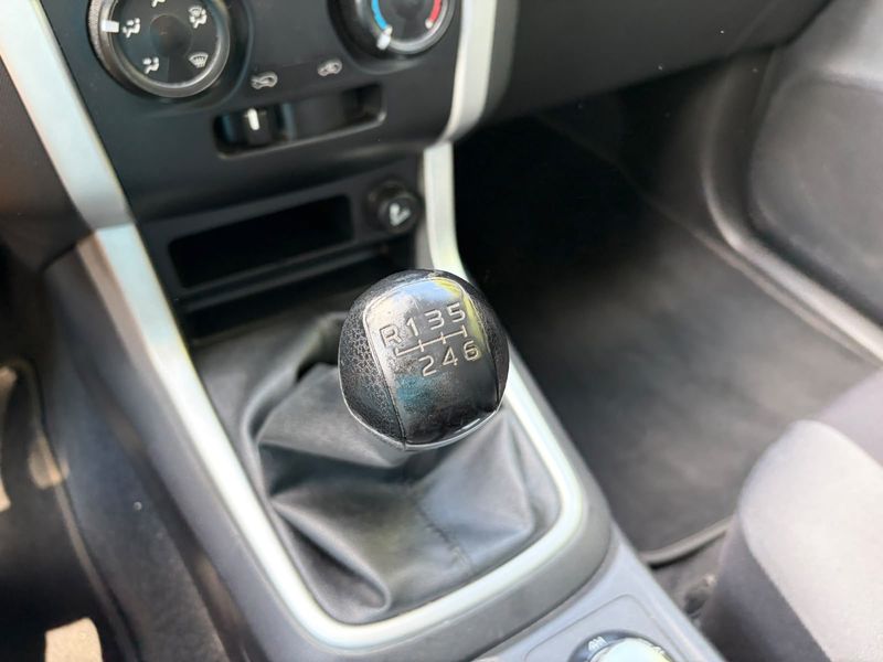 Isuzu D-MAX 2.5 Twin Turbodiesel Double Cab Custom 4WD — zdjęcie 23
