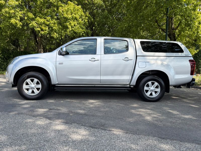 Isuzu D-MAX 2.5 Twin Turbodiesel Double Cab Custom 4WD — zdjęcie 18
