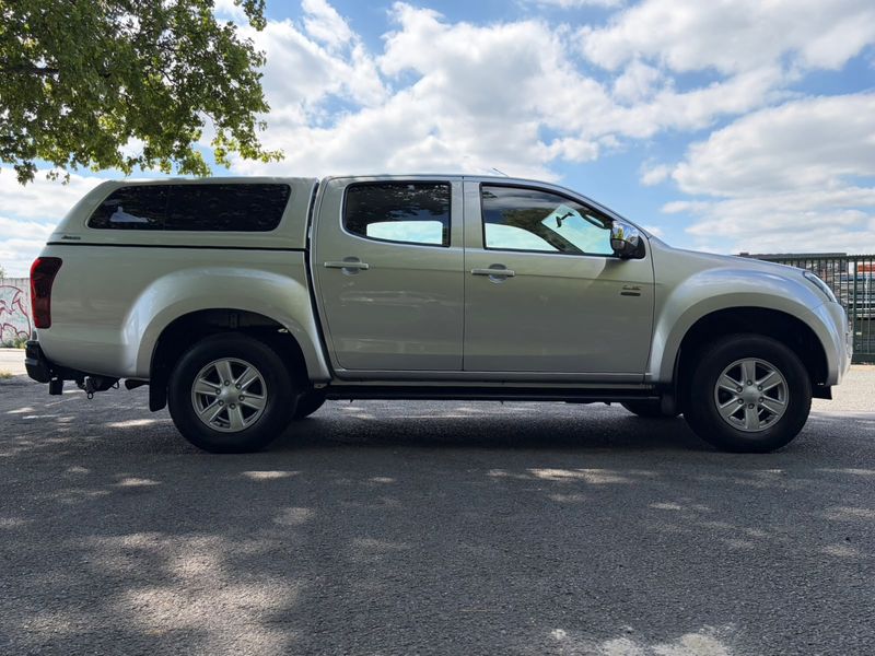 Isuzu D-MAX 2.5 Twin Turbodiesel Double Cab Custom 4WD — zdjęcie 20