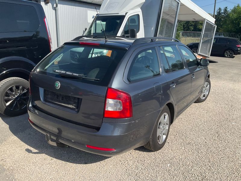 Skoda Octavia 1.6 Ambiente 2009 – снимка 2