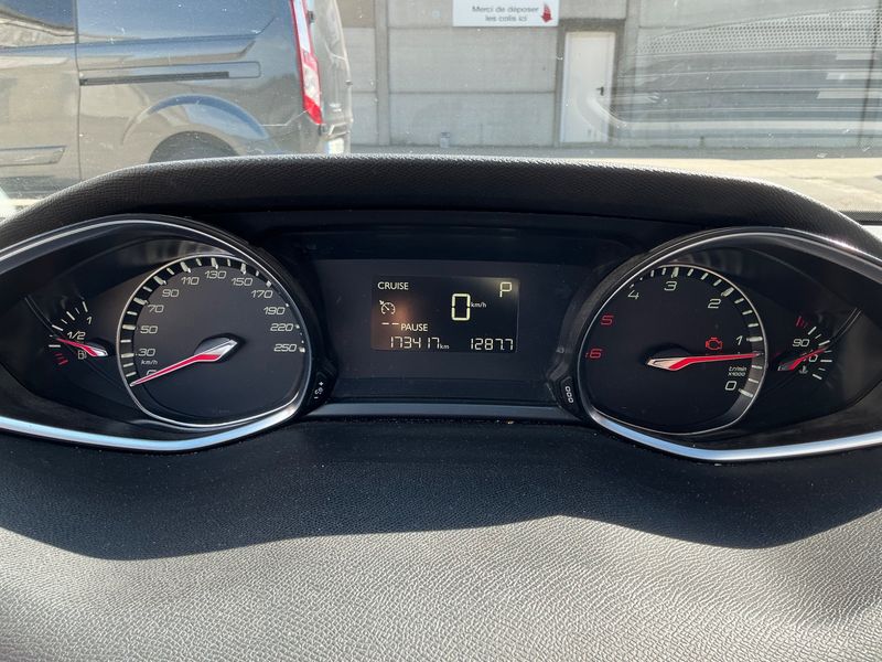 Peugeot 308 1.6 Blue-HDi Allure — zdjęcie 13