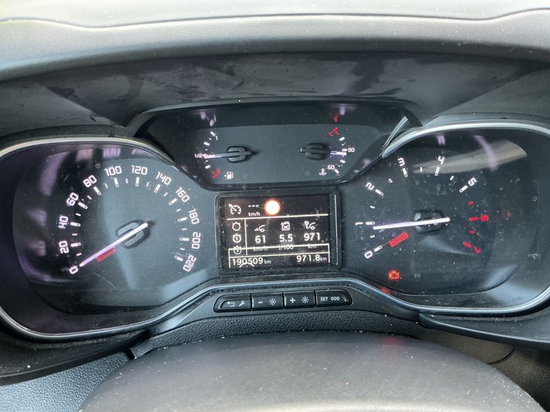 Citroen Berlingo 1.5 Blue-HDi Feel XL — zdjęcie 13