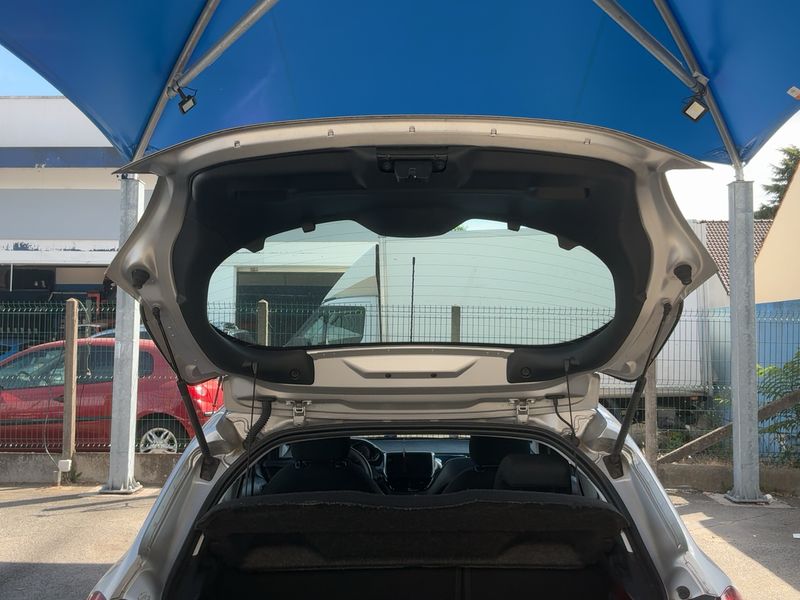 Peugeot 208 1.6 Blue-HDi Active Auto Ecole 2015 – снимка 15