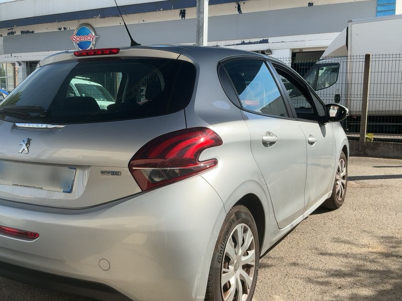 Peugeot 208 1.6 Blue-HDi Active Auto Ecole 2015 – снимка 8