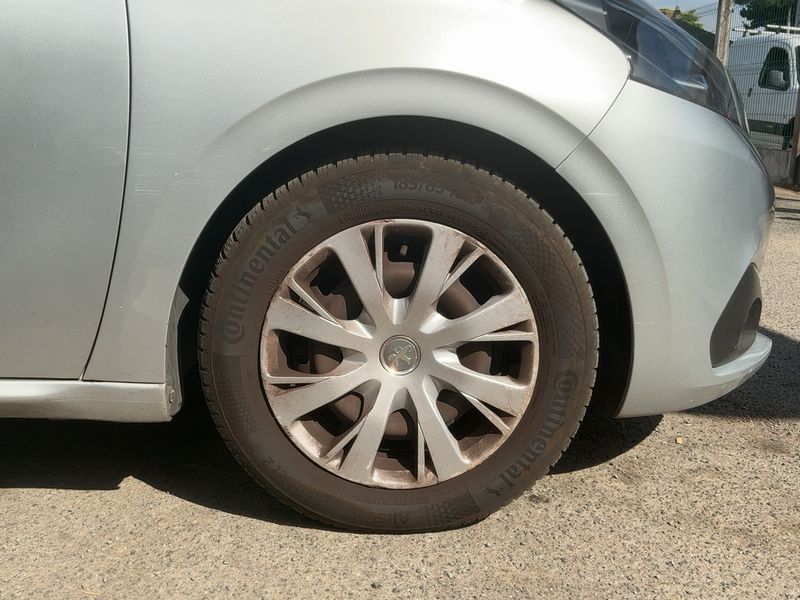 Peugeot 208 1.6 Blue-HDi Active Auto Ecole 2015 – снимка 11