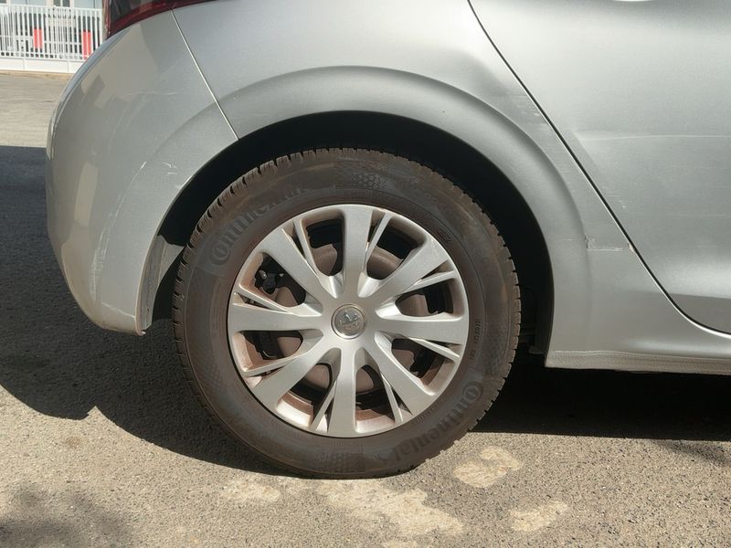 Peugeot 208 1.6 Blue-HDi Active Auto Ecole 2015 – снимка 9