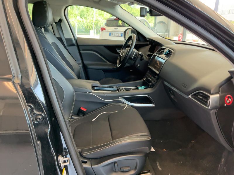 Jaguar F-Pace 25d R-Sport AWD — zdjęcie 11