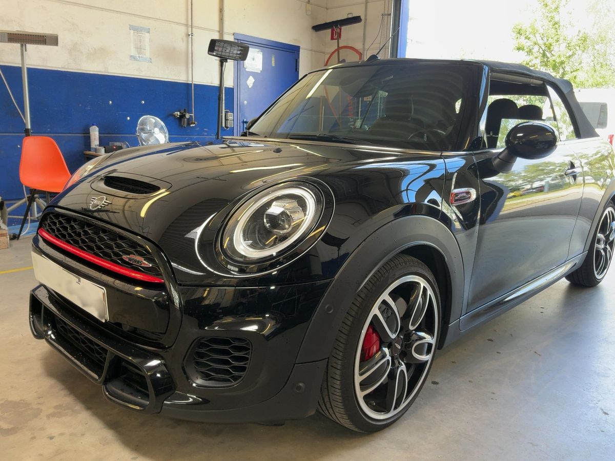 MINI Cabrio 2019 — photo 1