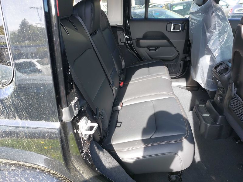 Jeep Wrangler Unlimited 2.0 TGDi Sahara — zdjęcie 14