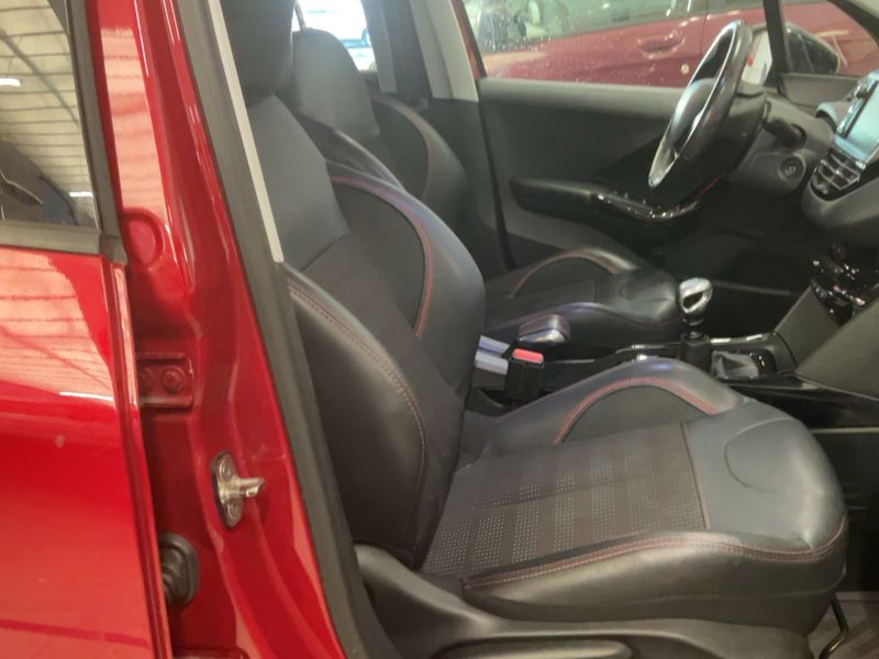 Peugeot 2008 1.2 e-THP GT Line 2017 – снимка 16