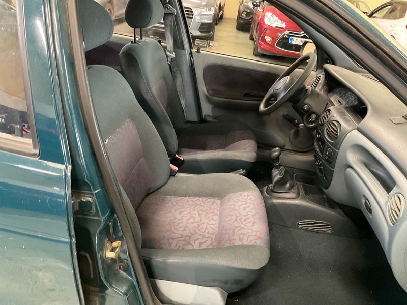 Renault Megane 1.4 RN — zdjęcie 3