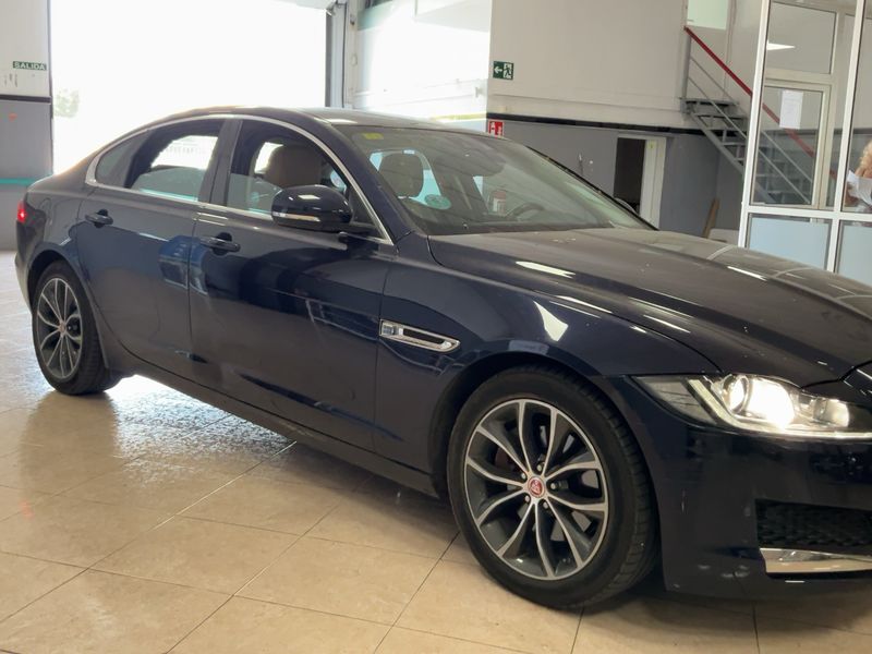 Jaguar XF 20d British Design Edition AWD 2016 – снимка 12