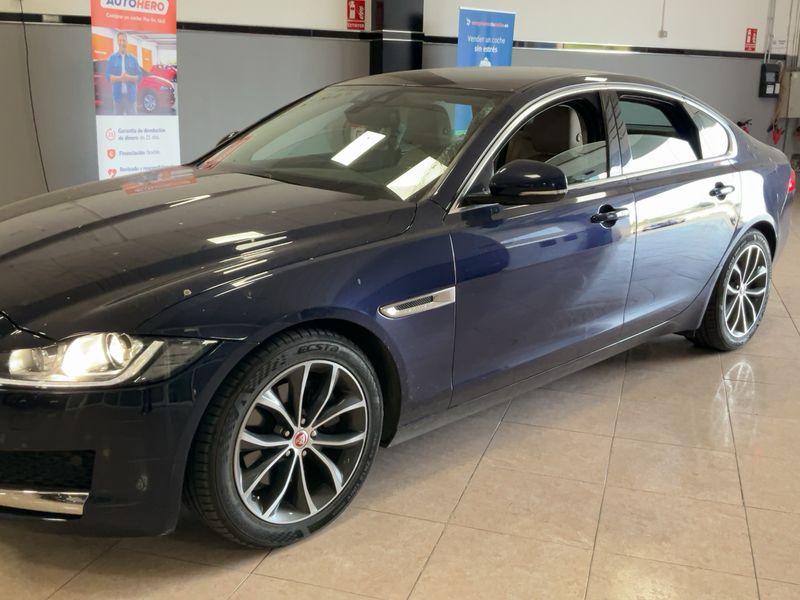 Jaguar XF 20d British Design Edition AWD 2016 – снимка 2